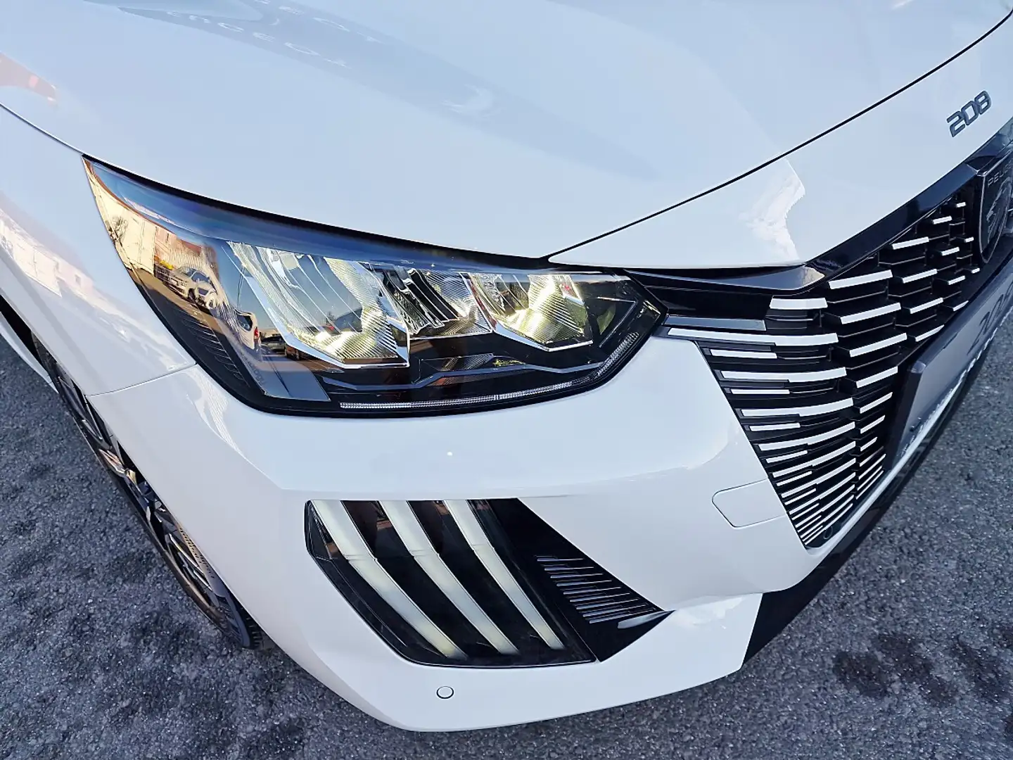 Peugeot 208 Hybrid 100 e-DCS6 Allure "sofort verfügbar" Weiß - 2