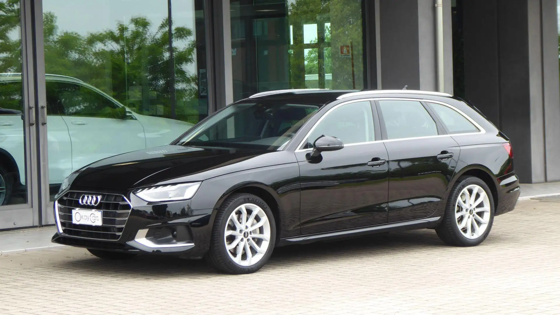 Audi A4 Avant 40 TDI S tronic Business Advanced Noir - 1