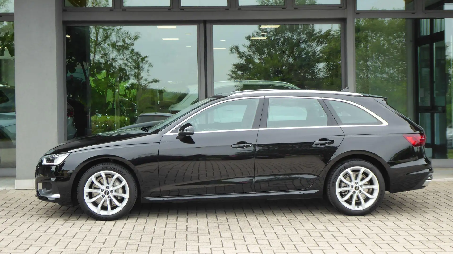 Audi A4 Avant 40 TDI S tronic Business Advanced Noir - 2