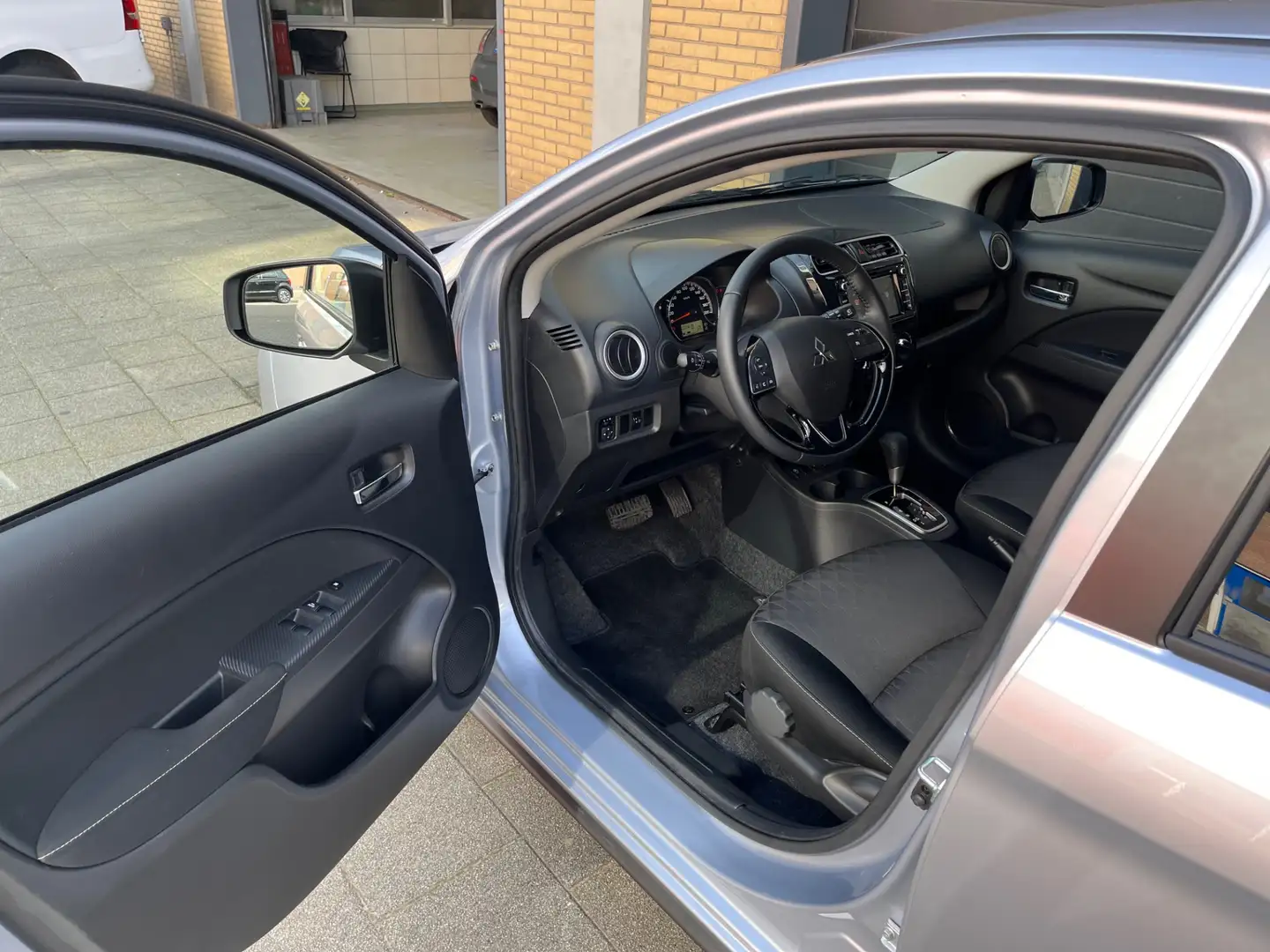 Mitsubishi Space Star 1.2 Nova Automaat, Carplay, Stoelverwarming Gris - 2