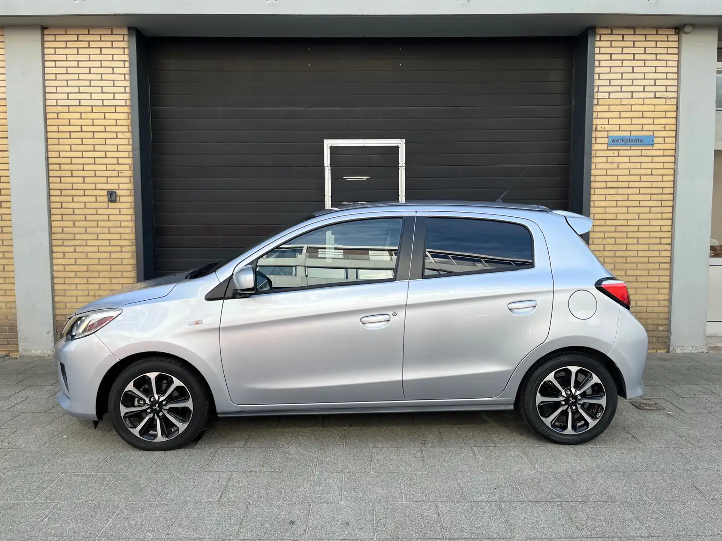Mitsubishi Space Star 1.2 Nova Automaat, Carplay, Stoelverwarming Gris - 1