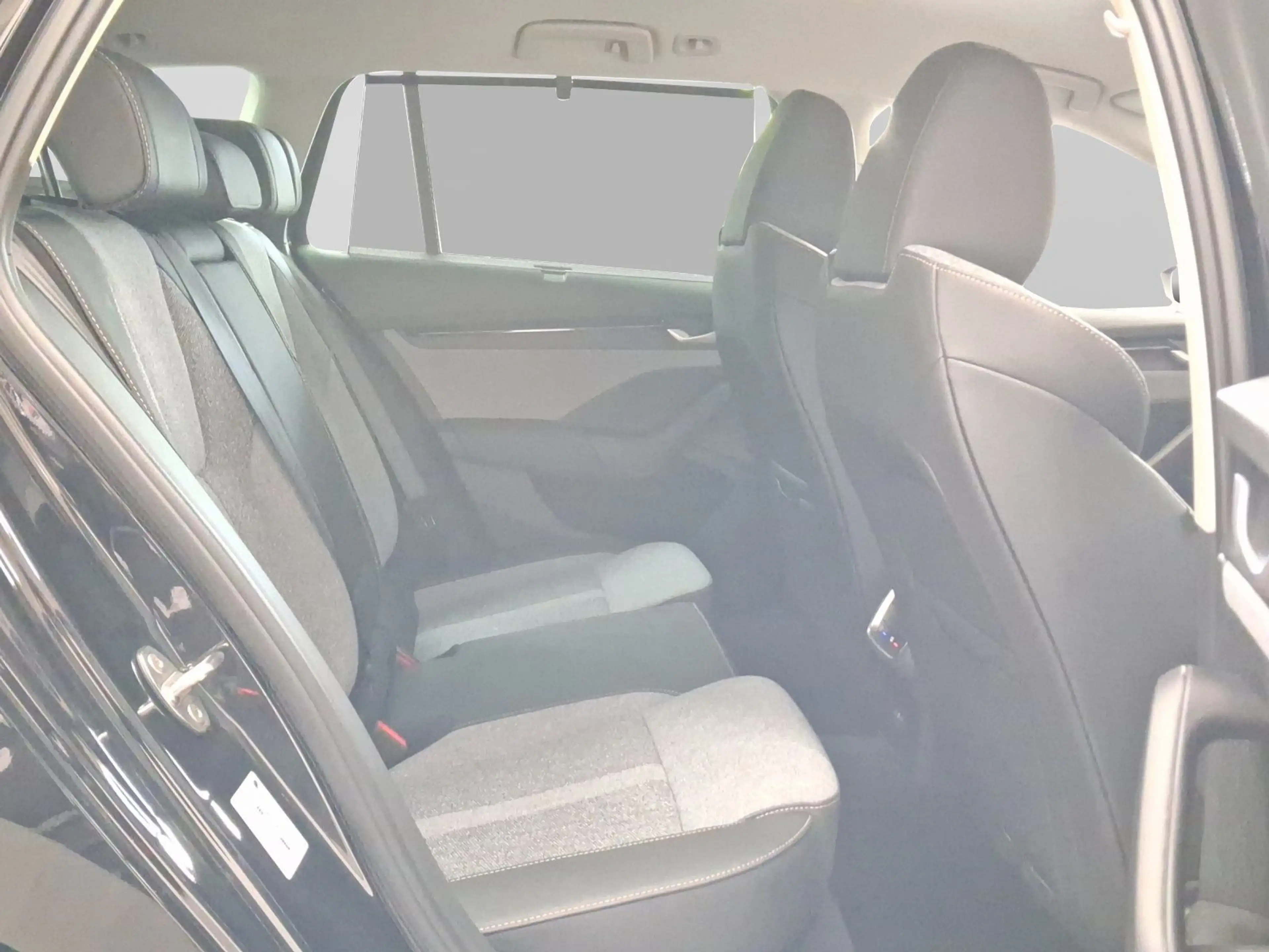 Skoda Octavia Combi 2.0 TDI DSG TOUR MATRIX LM17 HuD 3 — photo 6