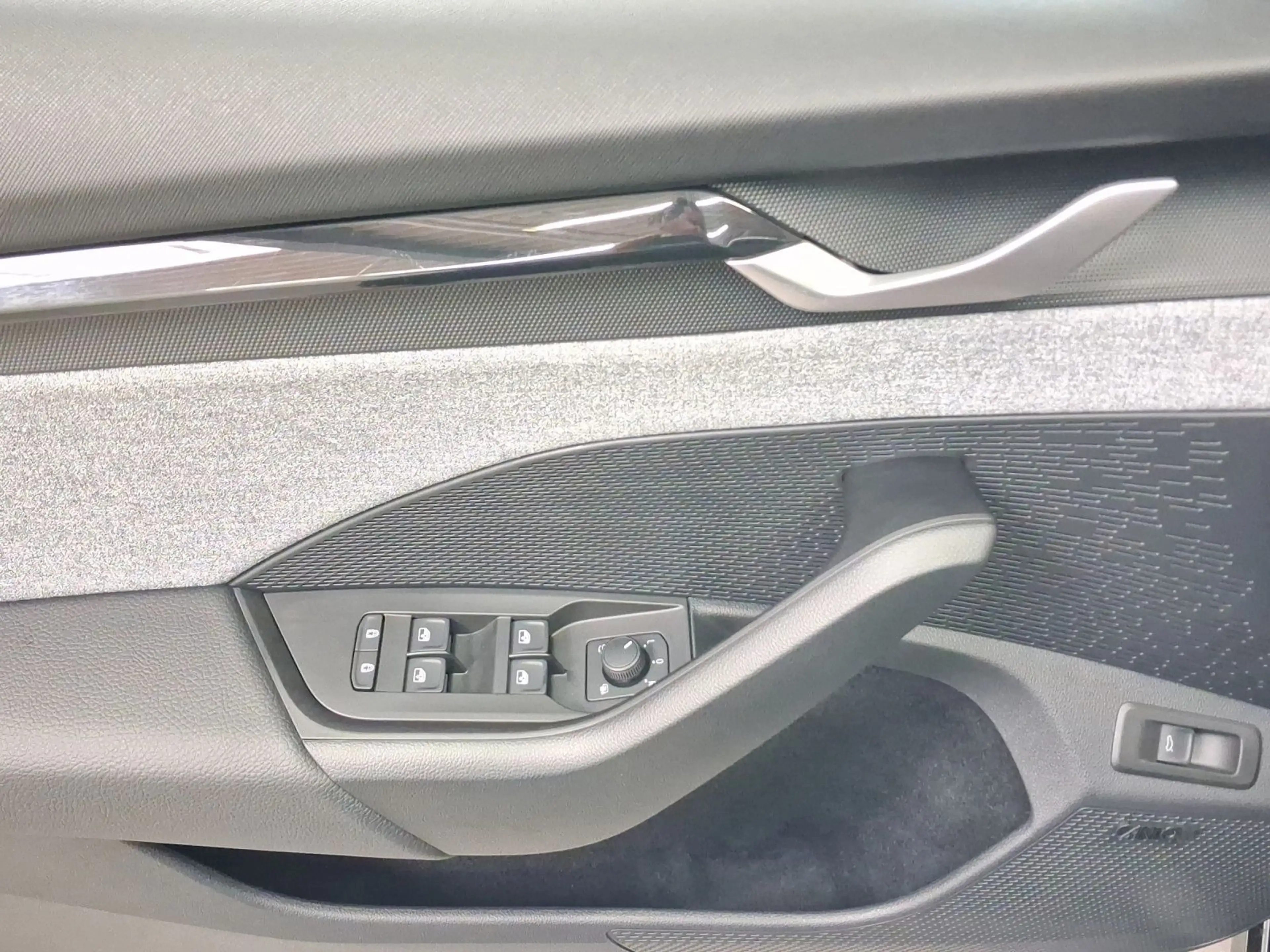Skoda Octavia Combi 2.0 TDI DSG TOUR MATRIX LM17 HuD 3 — photo 8