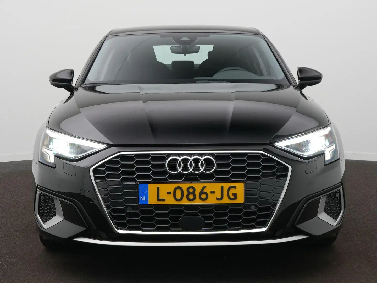 Audi A3 Limousine 30 TFSI Business edition | Virtual | Cru Zwart - 2