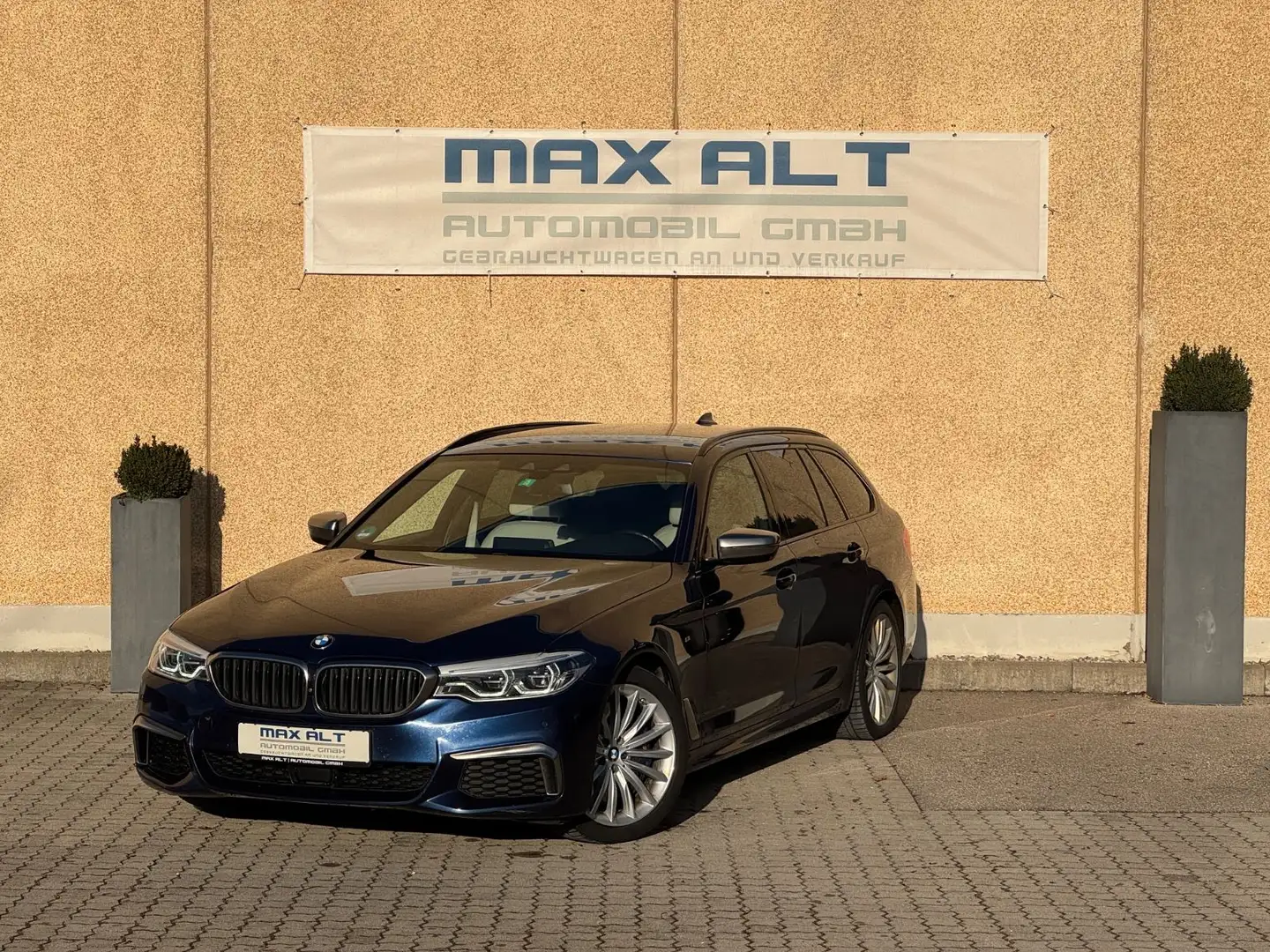 BMW 550 d Tour xDrive/1.Hd/ACC/AHK/360°/Massage/STHZ Modrá - 1