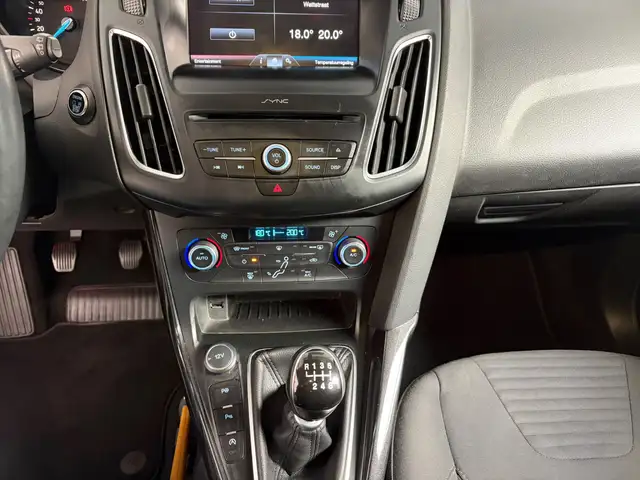 Ford Focus view 15