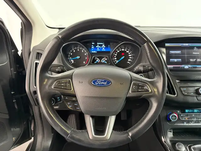 Ford Focus view 12