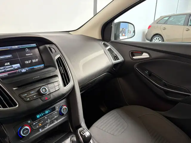 Ford Focus view 5
