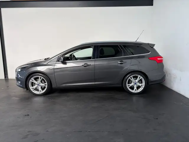 Ford Focus view 27
