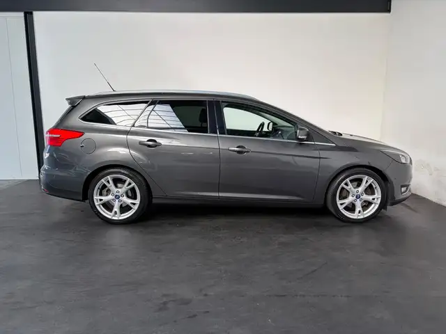 Ford Focus view 26
