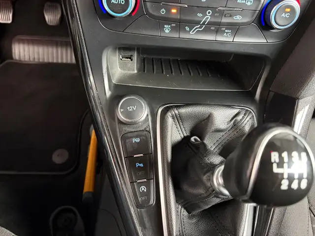 Ford Focus view 18