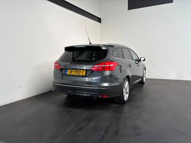 Ford Focus view 2