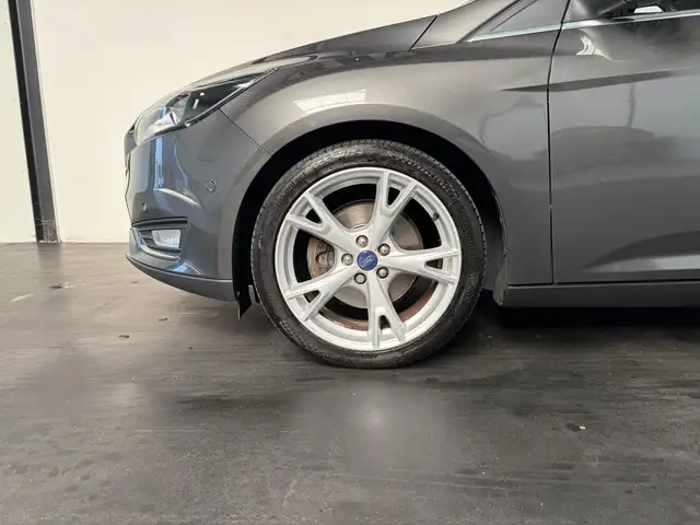 Ford Focus view 28