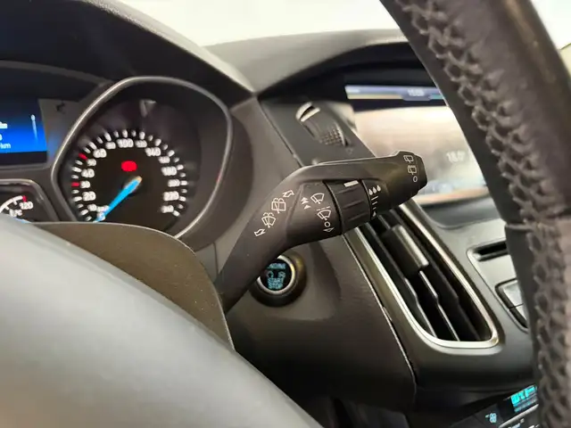 Ford Focus view 14