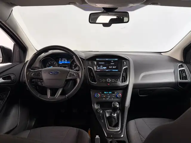 Ford Focus view 3