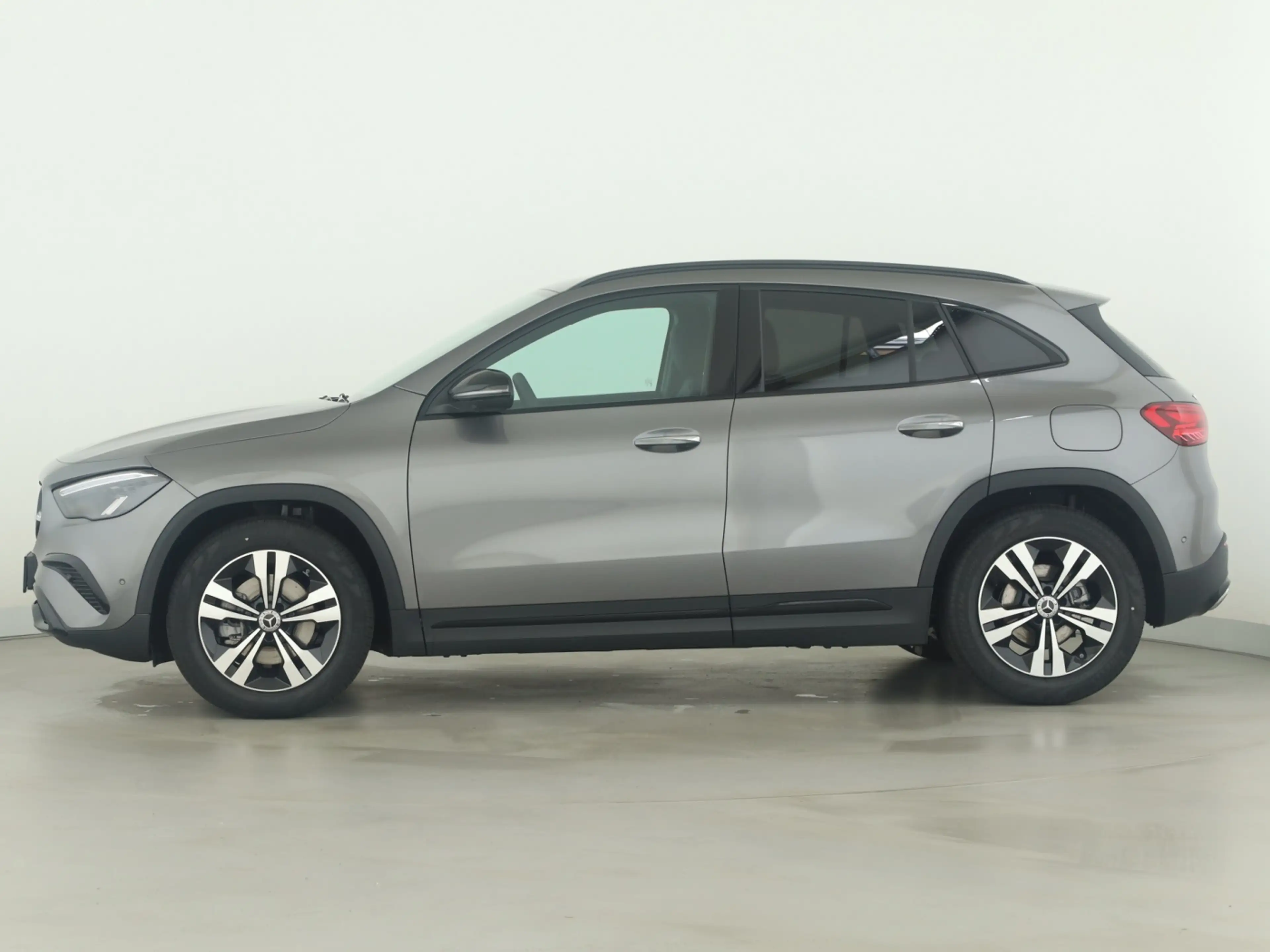 Mercedes-Benz GLA 180 360 ACC AHK AUT DynLicht Fernlichtass. — photo 7