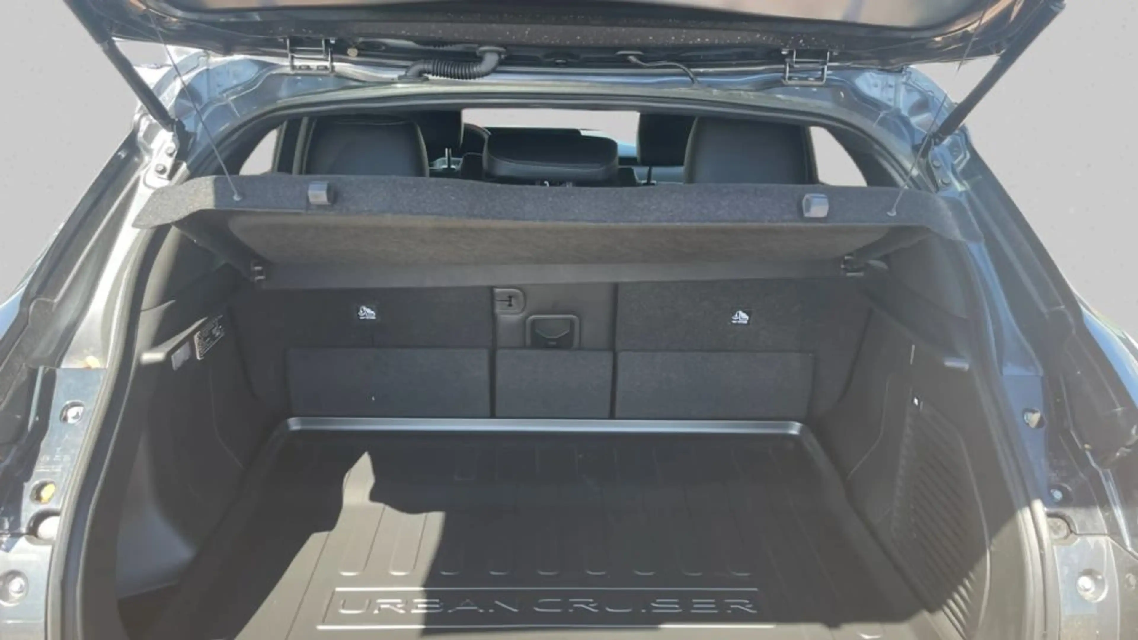 Toyota Urban Cruiser 61kWh Lounge — photo 5