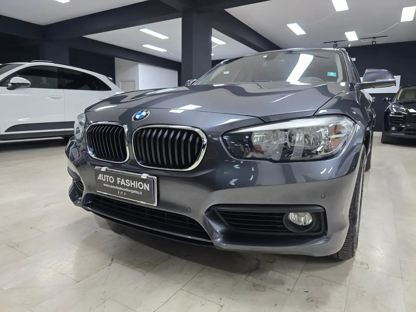 BMW 118 Serie 1 F/20-21 2017 118d Advantage 5p auto Grigio - 2
