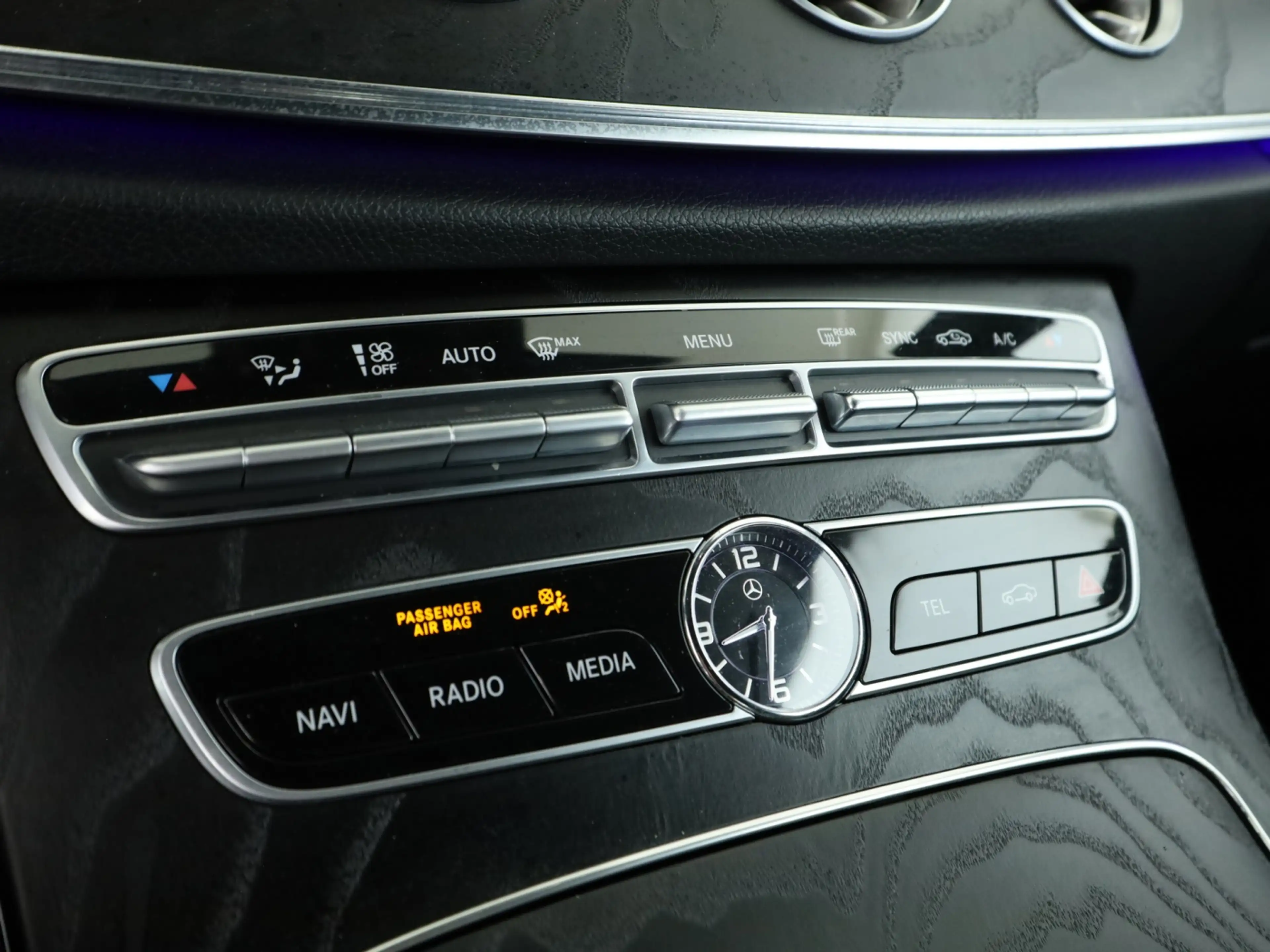 Mercedes-Benz E 200 Cabrio AMG-Line*Airscarf*Aircap*Sitzklima* — photo 14