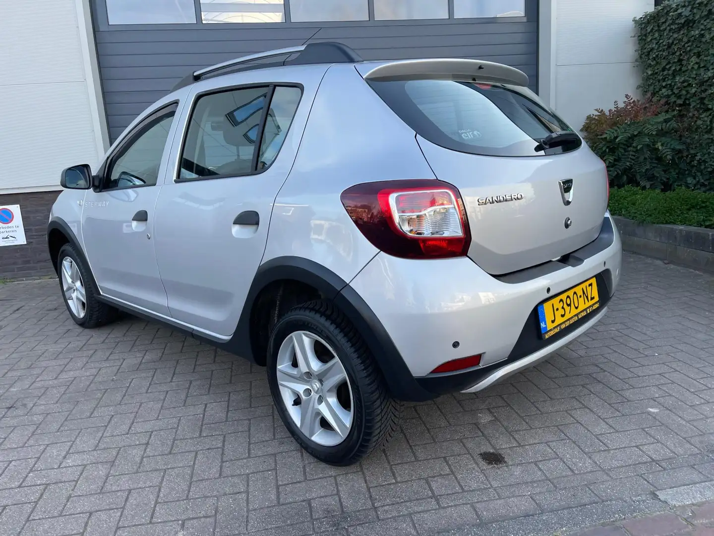 Dacia Sandero 0.9 TCe Stepway Lauréate/Navi/Cruise-c/Airco/PDC/A Gris - 2