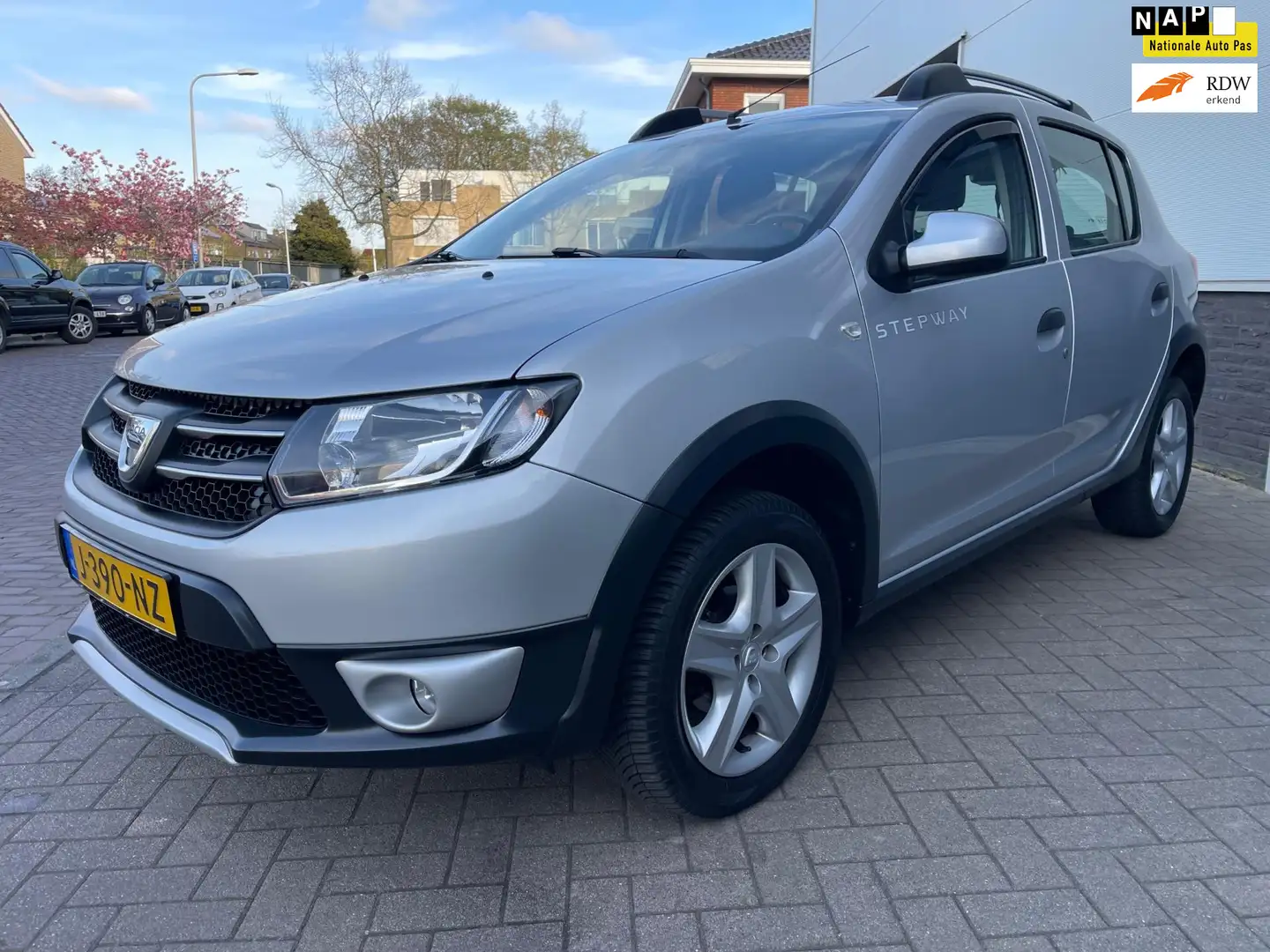 Dacia Sandero 0.9 TCe Stepway Lauréate/Navi/Cruise-c/Airco/PDC/A Gris - 1