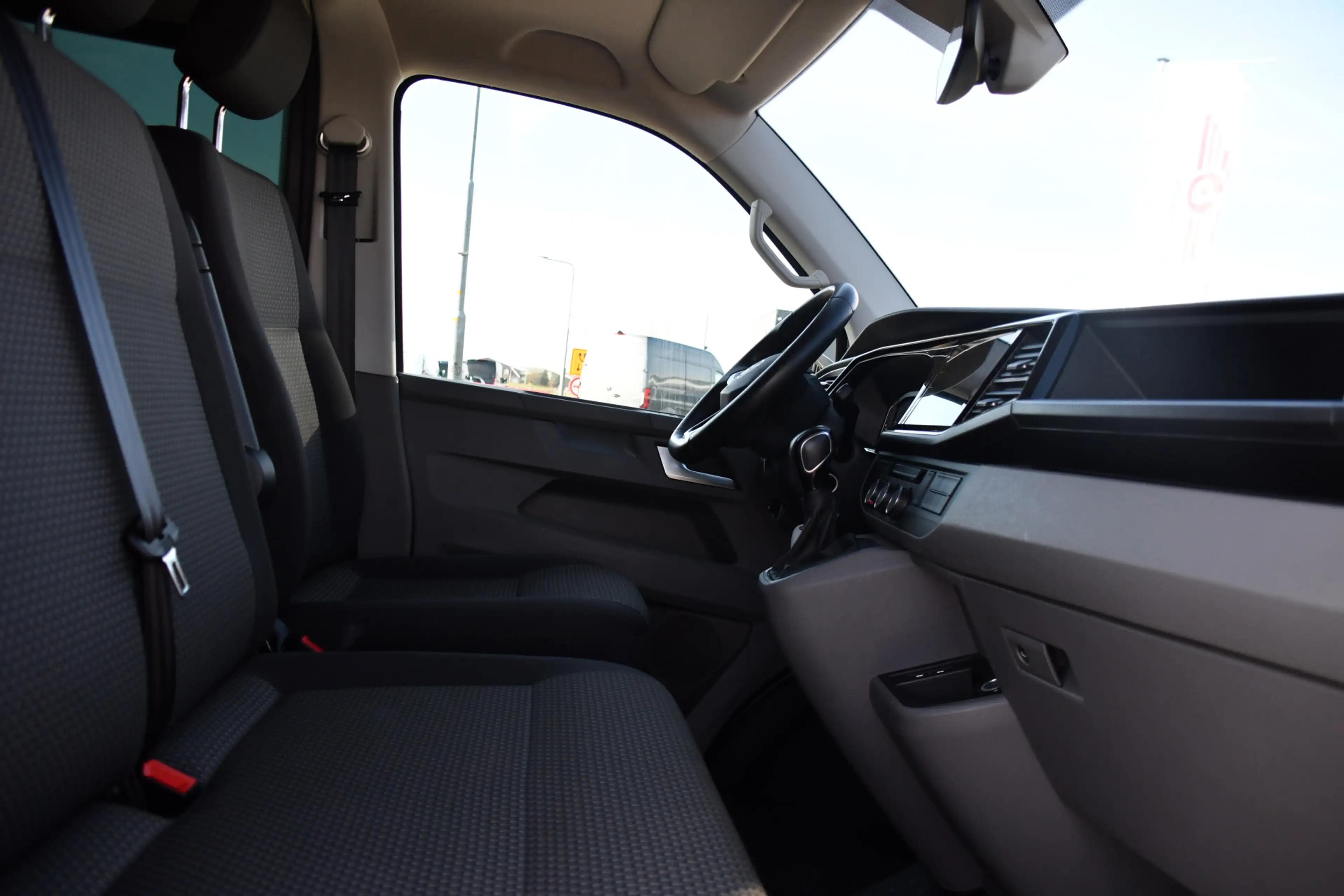 Volkswagen Transporter 2.0 TDI L2H1 32 DC Bulli 4Motion Virtual, Adaptiev — photo 27