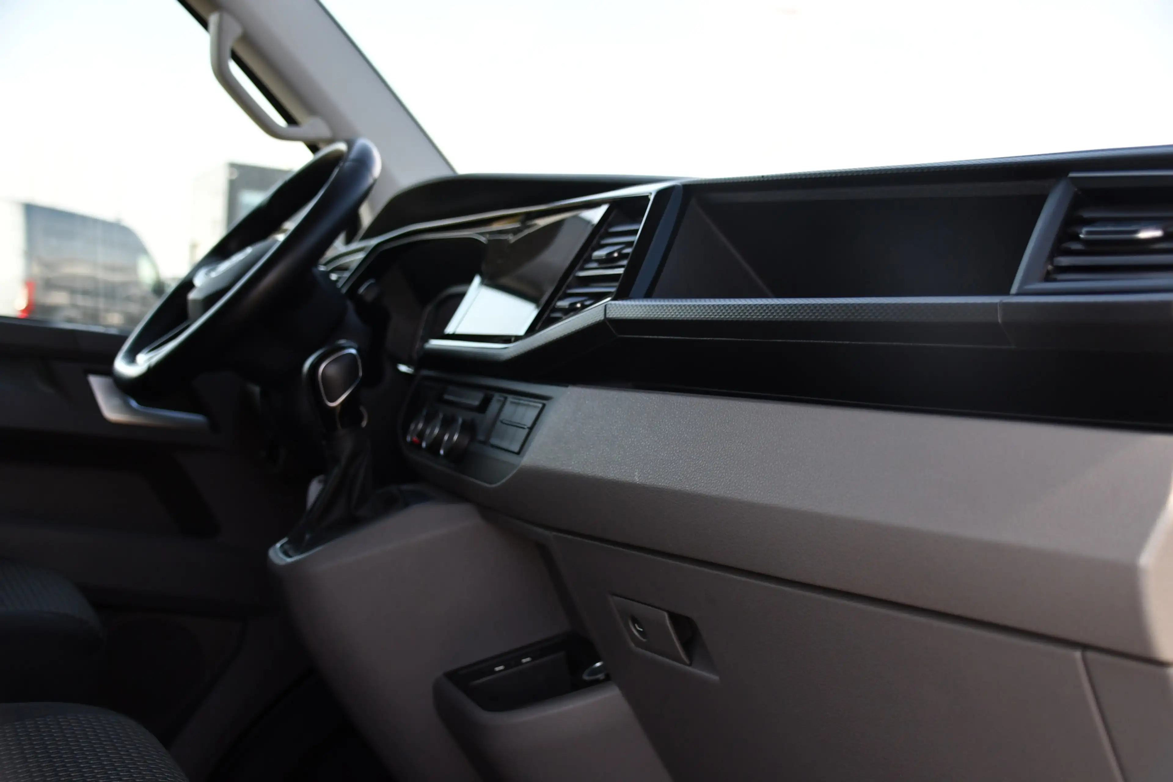 Volkswagen Transporter 2.0 TDI L2H1 32 DC Bulli 4Motion Virtual, Adaptiev — photo 11