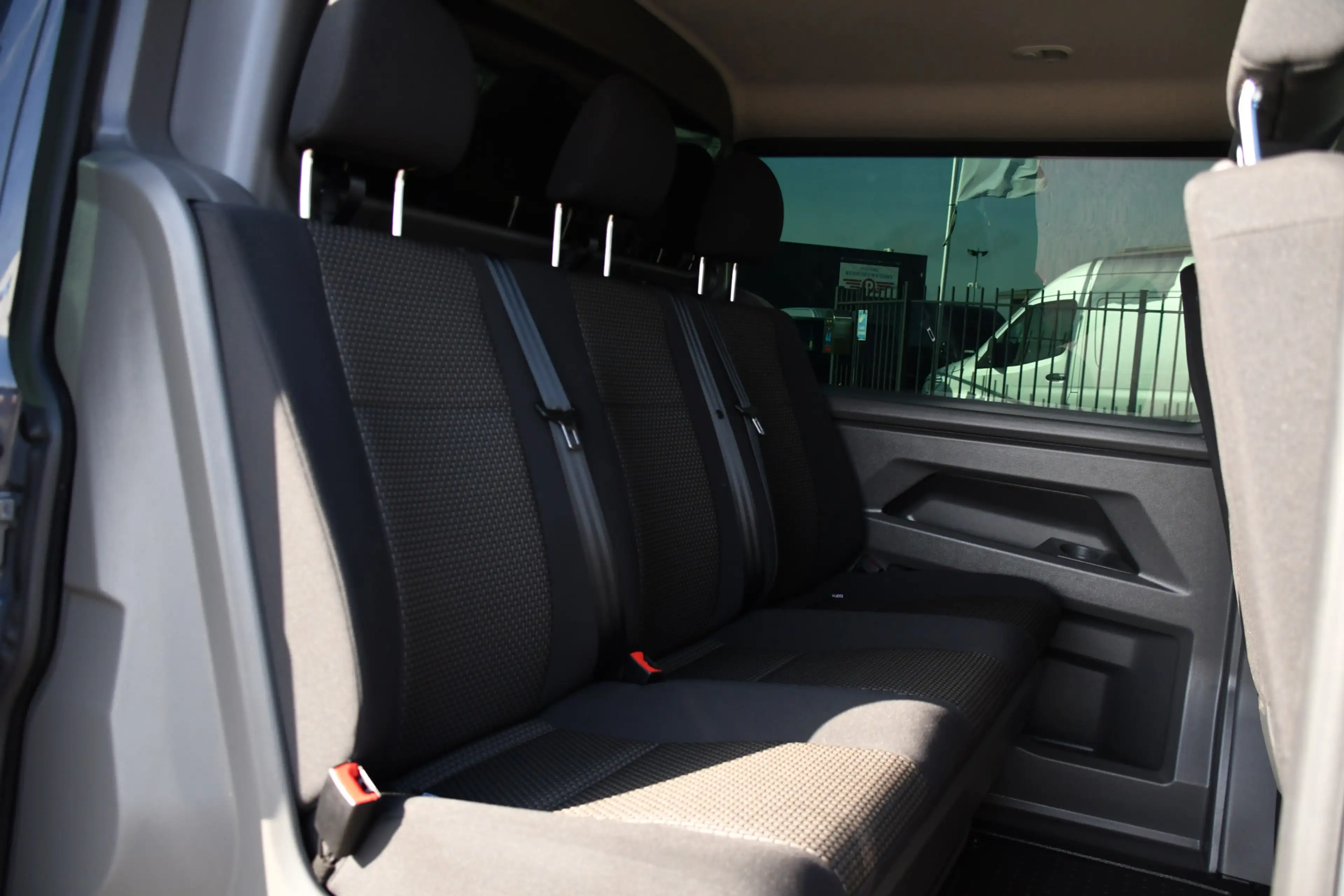 Volkswagen Transporter 2.0 TDI L2H1 32 DC Bulli 4Motion Virtual, Adaptiev — photo 25