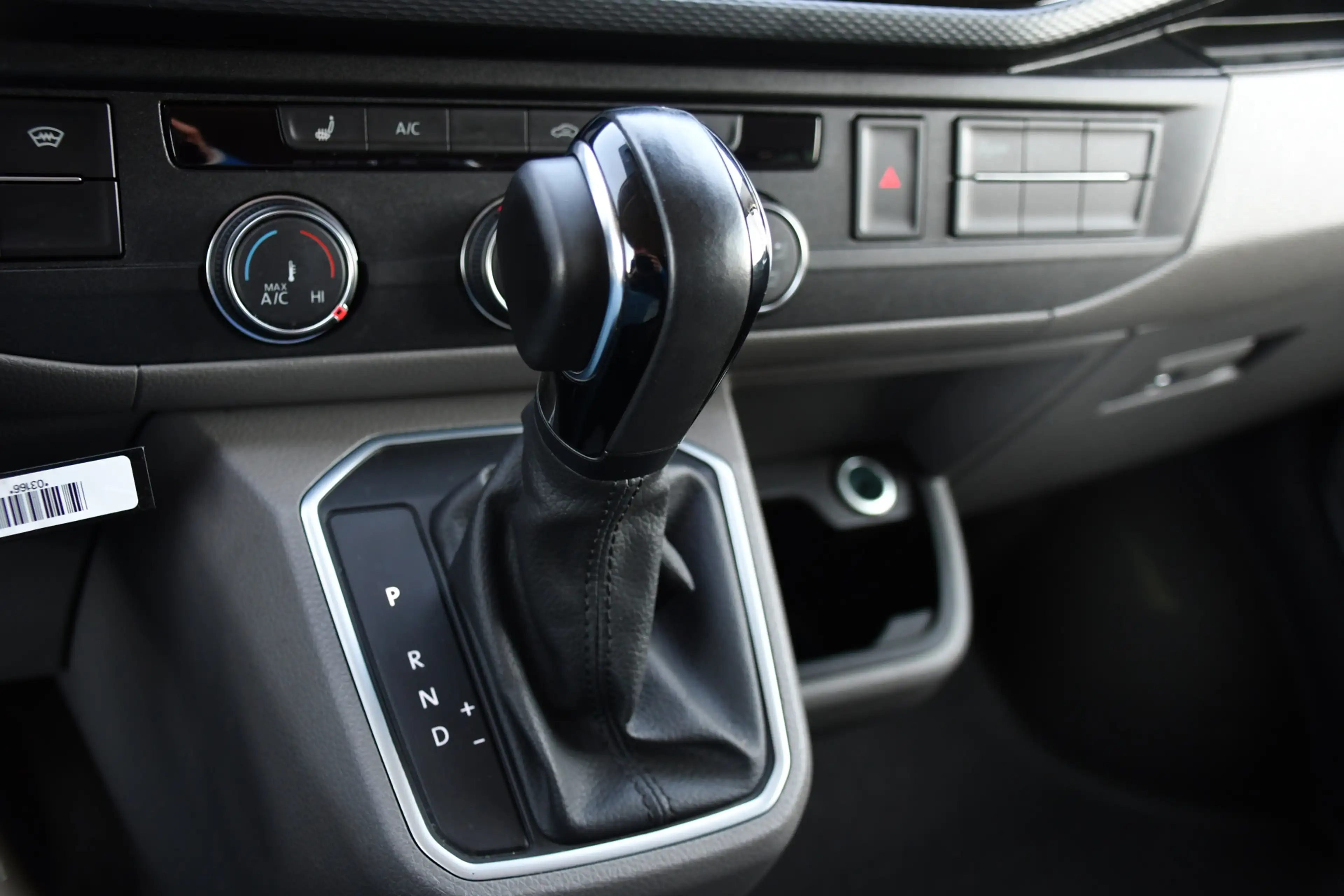 Volkswagen Transporter 2.0 TDI L2H1 32 DC Bulli 4Motion Virtual, Adaptiev — photo 18