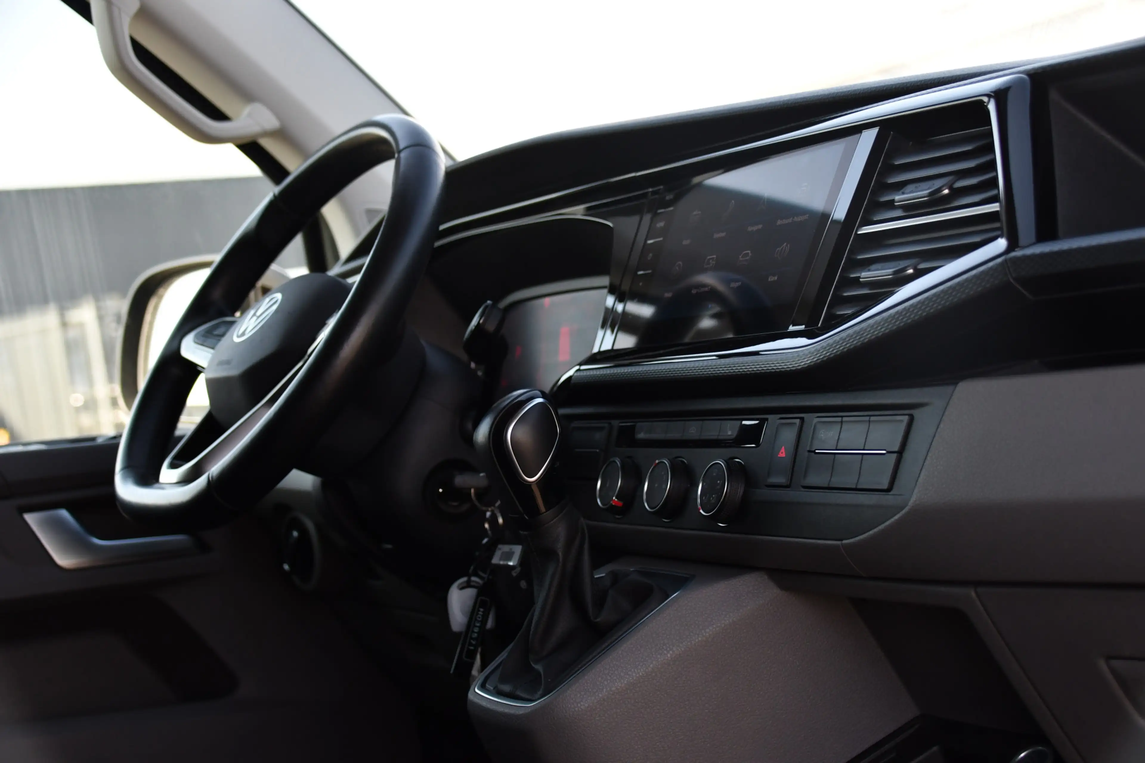 Volkswagen Transporter 2.0 TDI L2H1 32 DC Bulli 4Motion Virtual, Adaptiev — photo 12
