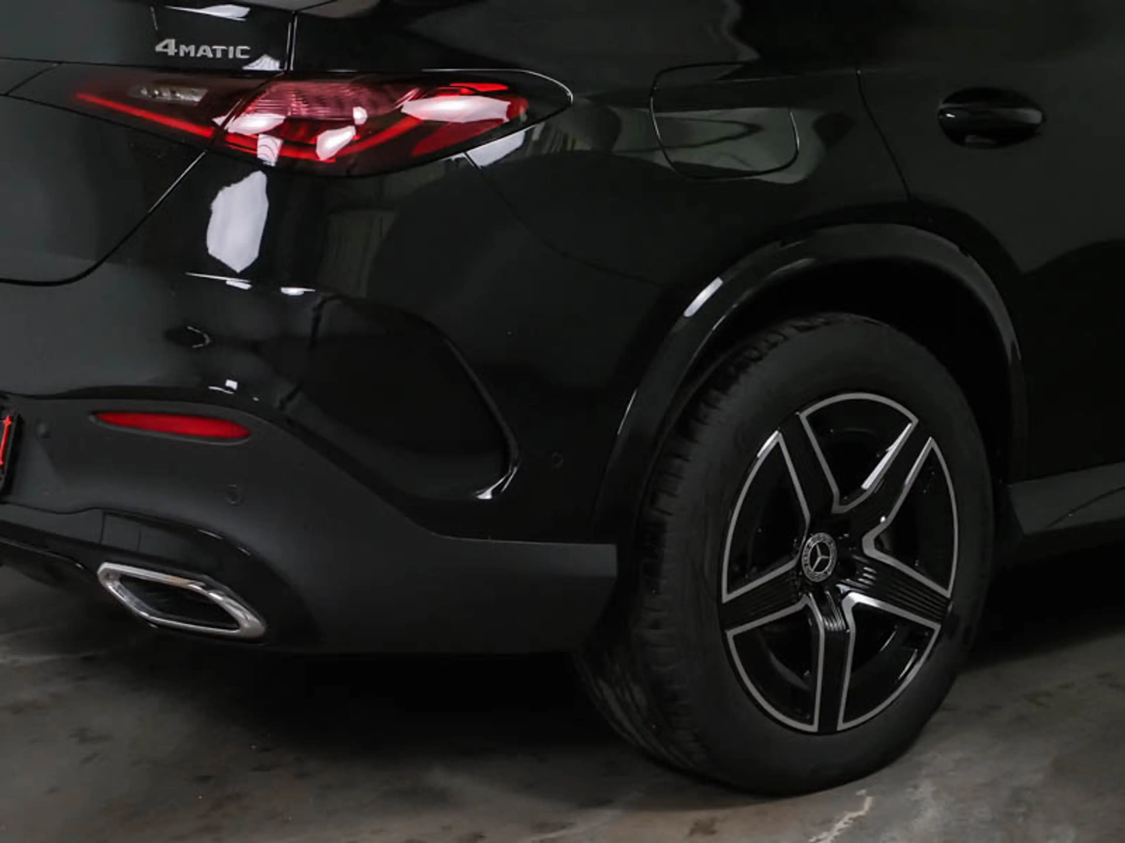 Mercedes-Benz GLC 300 Coupé e 4MATIC AMG Plug-In Hybride AMG Line | Nigh — photo 10