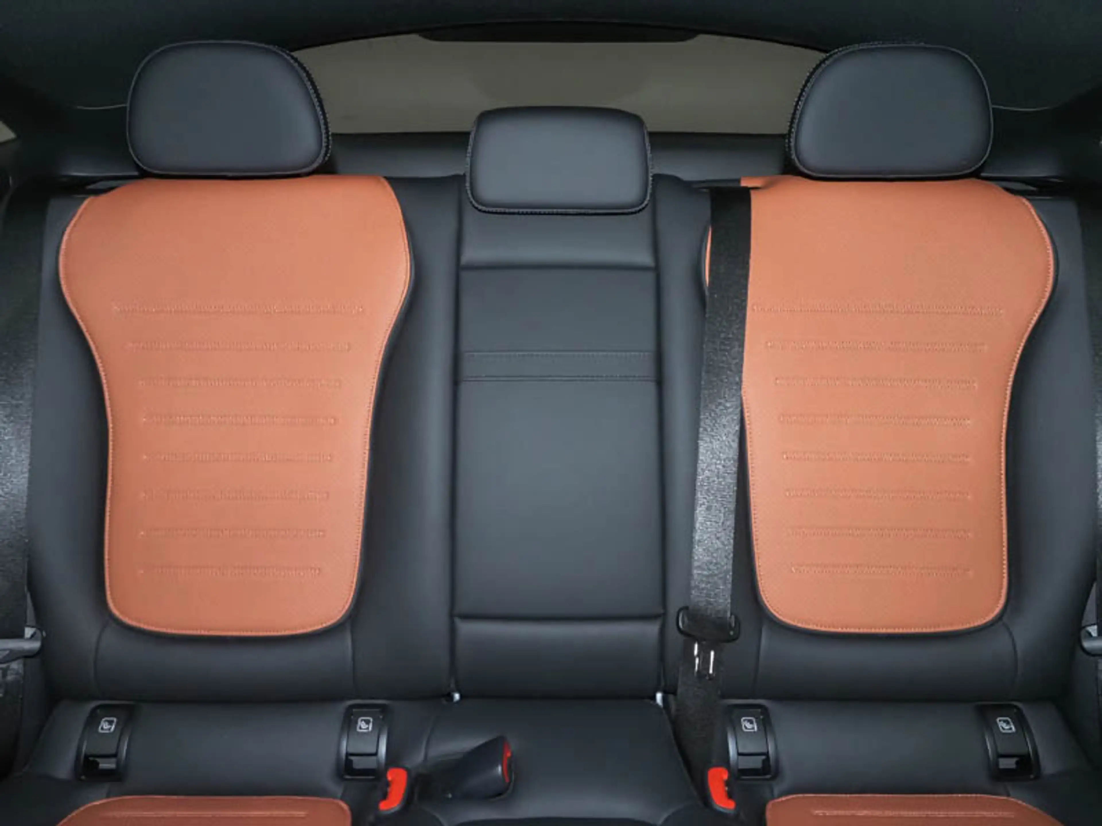 Mercedes-Benz GLC 300 Coupé e 4MATIC AMG Plug-In Hybride AMG Line | Nigh — photo 7