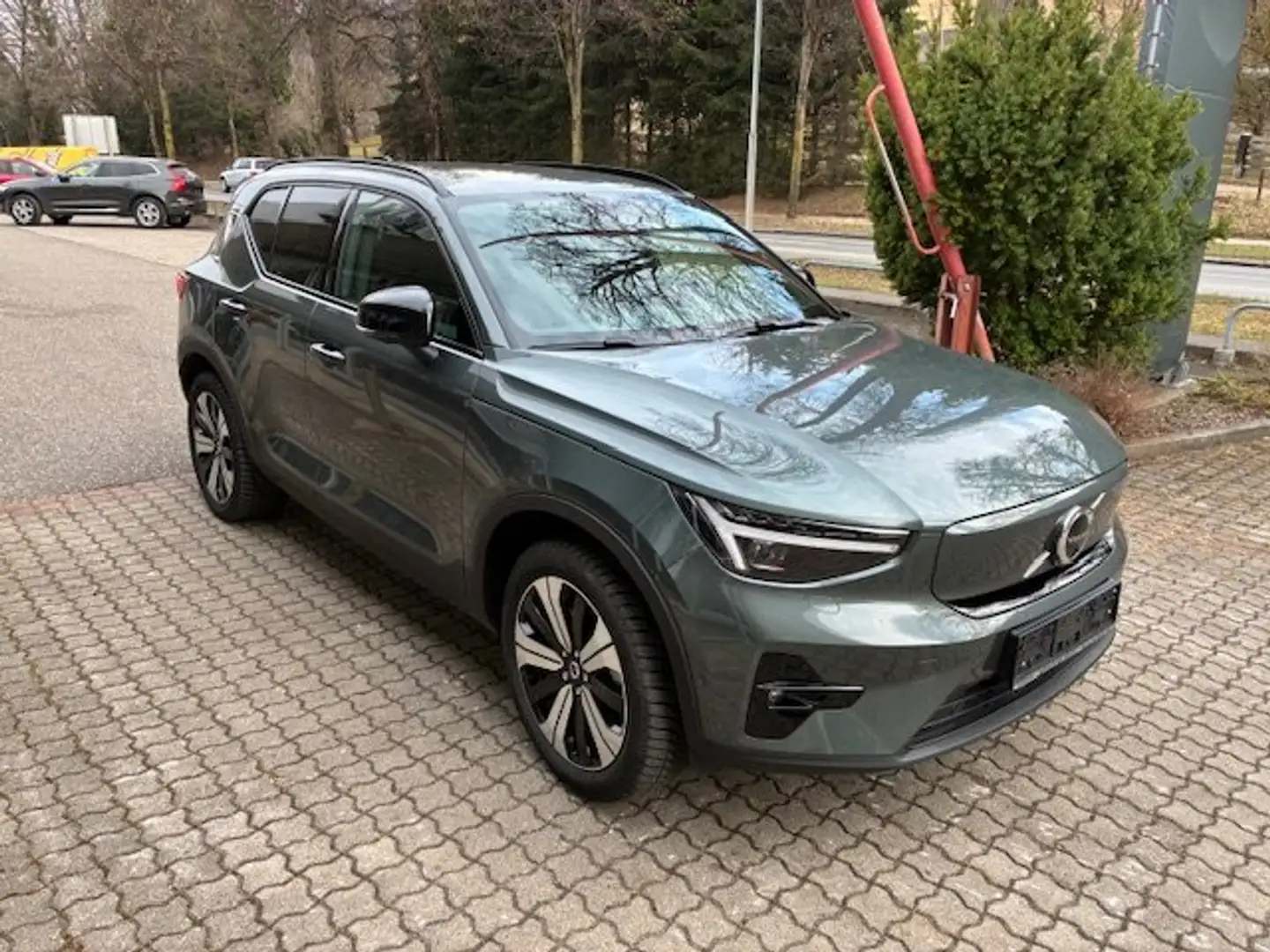 Volvo EX40 Single Motor Extended Range RWD Plus Dark Grün - 1