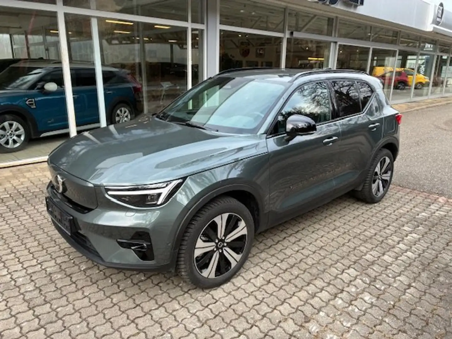 Volvo EX40 Single Motor Extended Range RWD Plus Dark Grün - 2