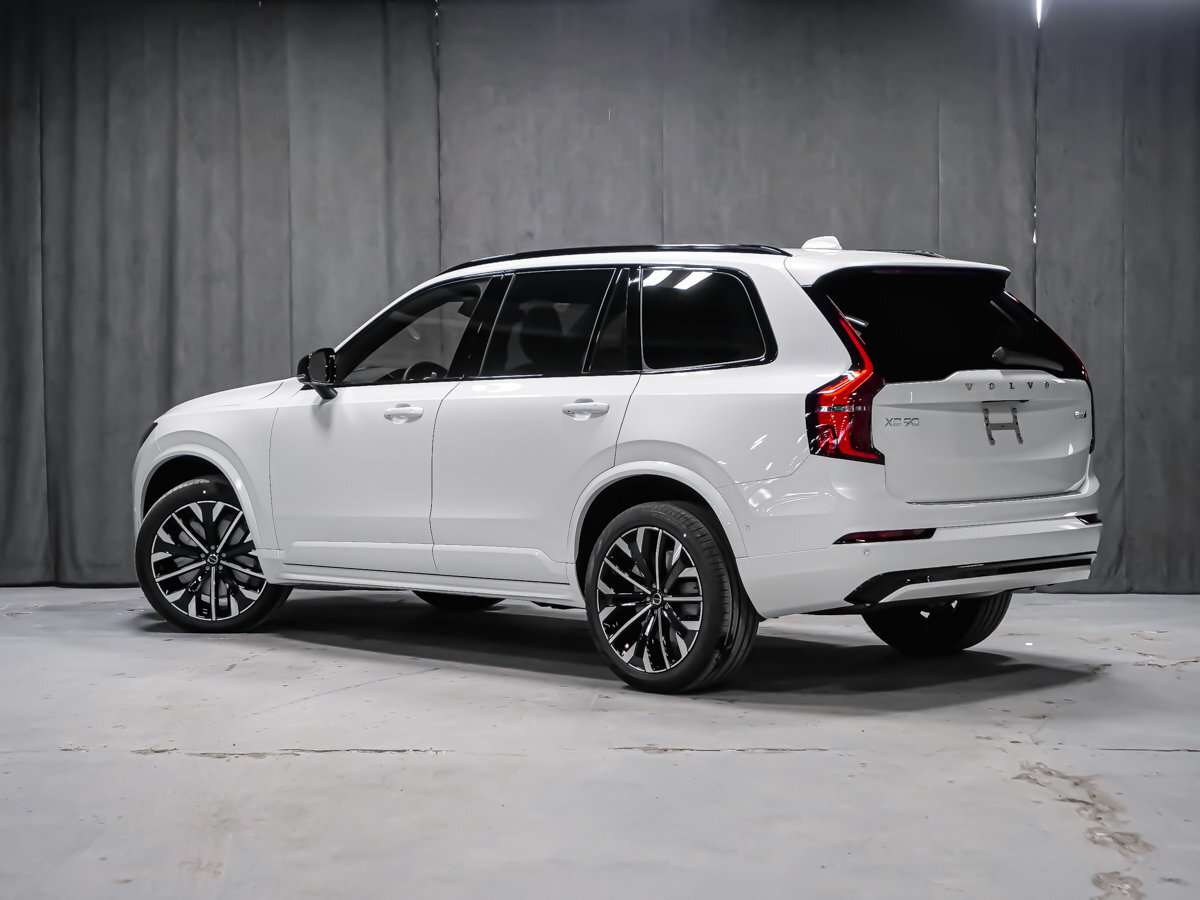 2026 Volvo XC90 Ultra 7-Seater (Dark Theme) alt 3