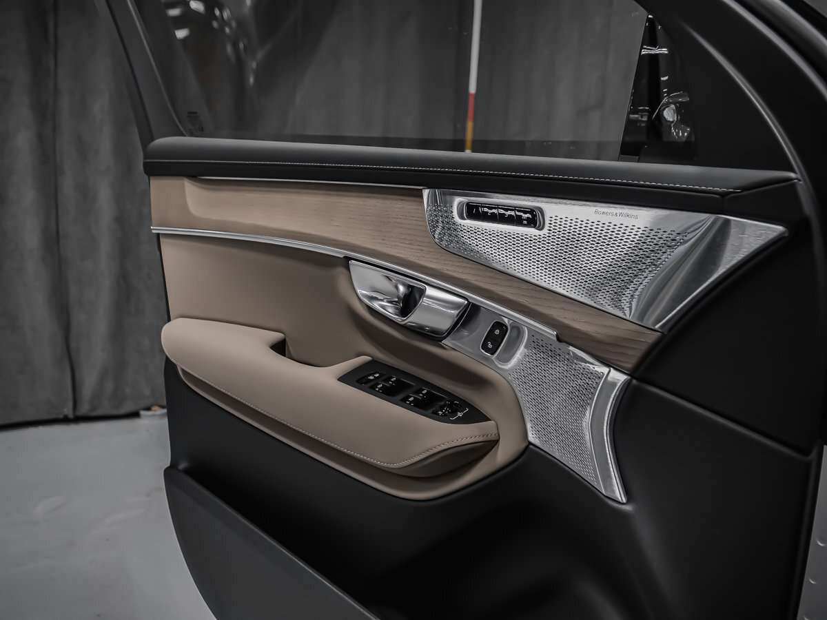 2026 Volvo XC90 Ultra 7-Seater (Dark Theme) thumb 9