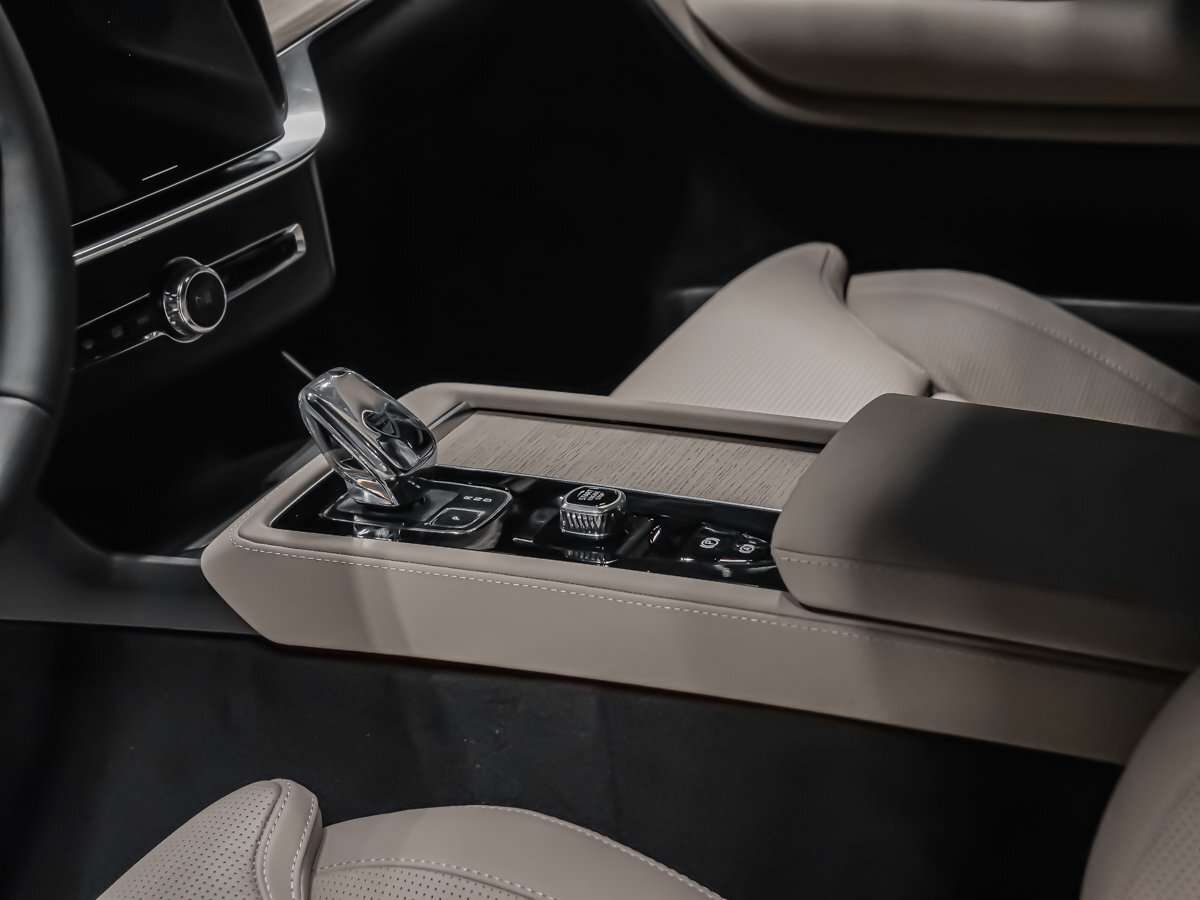2026 Volvo XC90 Ultra 7-Seater (Dark Theme) thumb 7