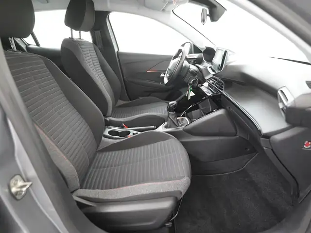 Peugeot 208 view 3