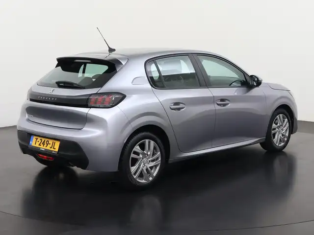 Peugeot 208 view 4