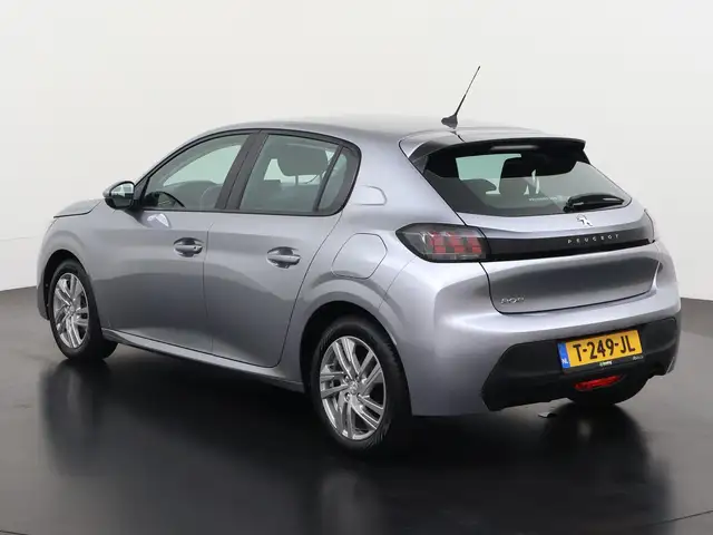 Peugeot 208 view 6