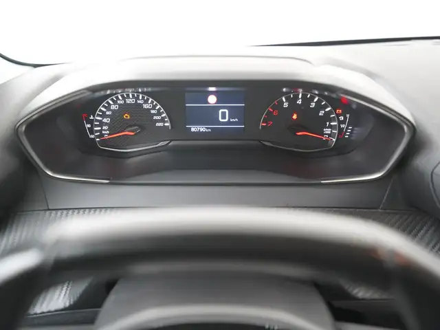 Peugeot 208 view 8