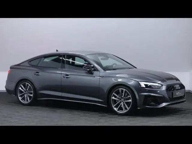 Audi A5 view 3