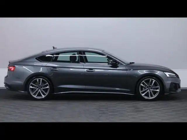 Audi A5 view 4