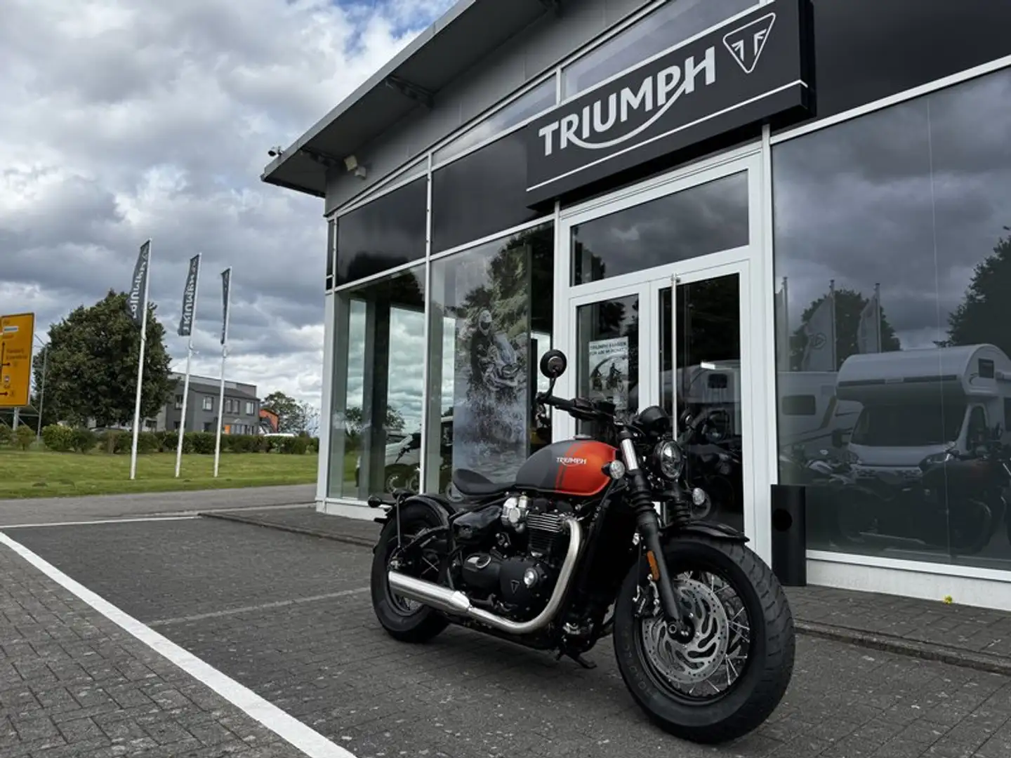 Triumph Bonneville Bobber Kundenvorteil -1000€ Šedá - 1