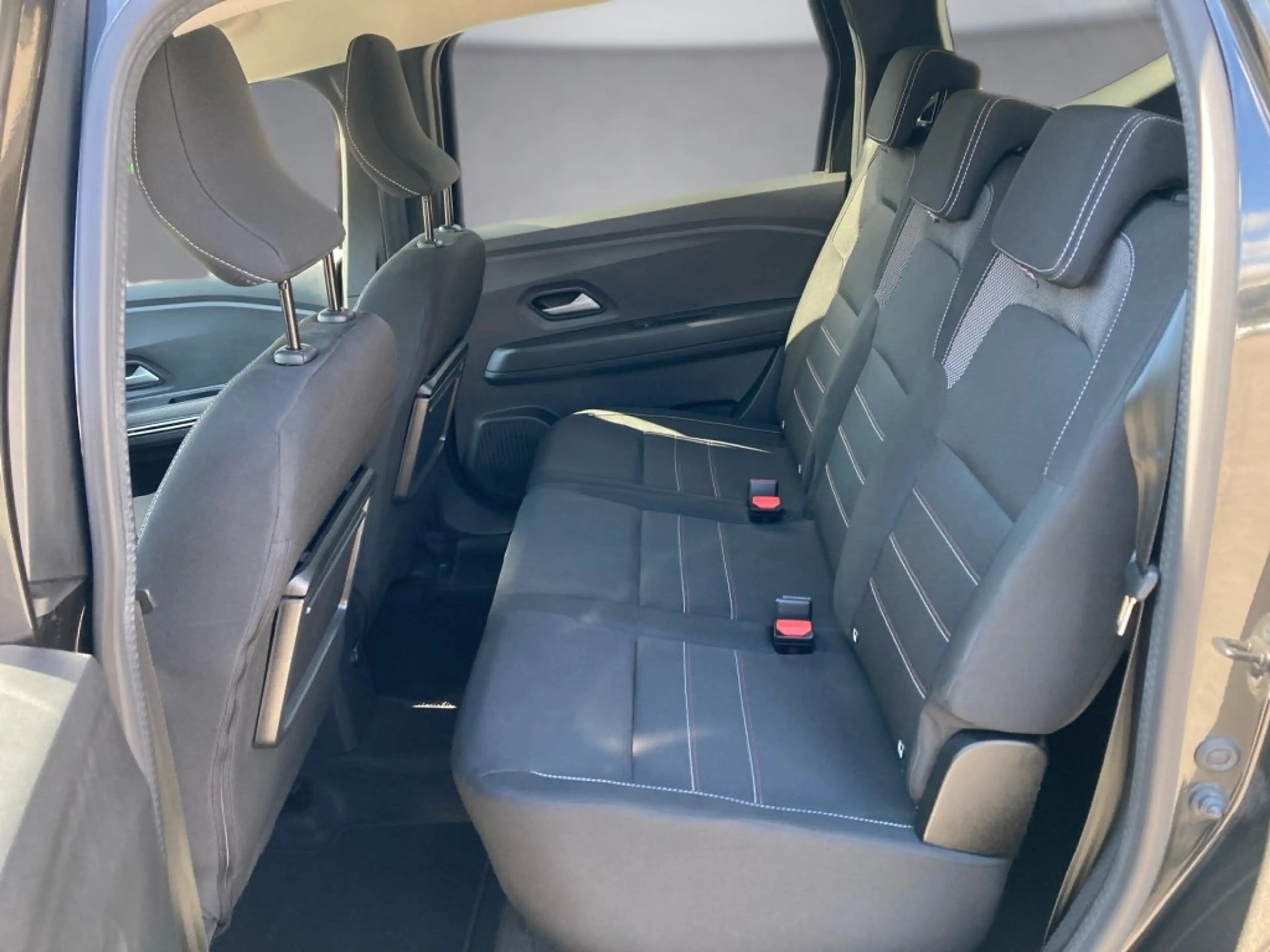 Dacia Jogger Extreme TCe 1 — photo 12