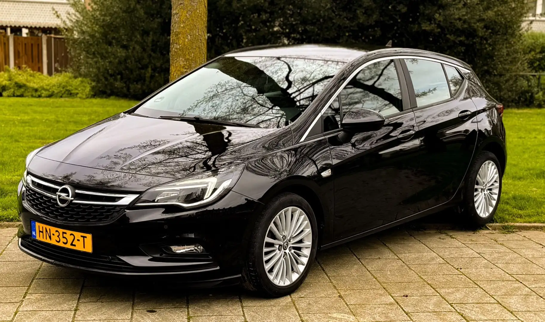 Opel Astra 1.0 Business+ Zwart - 1
