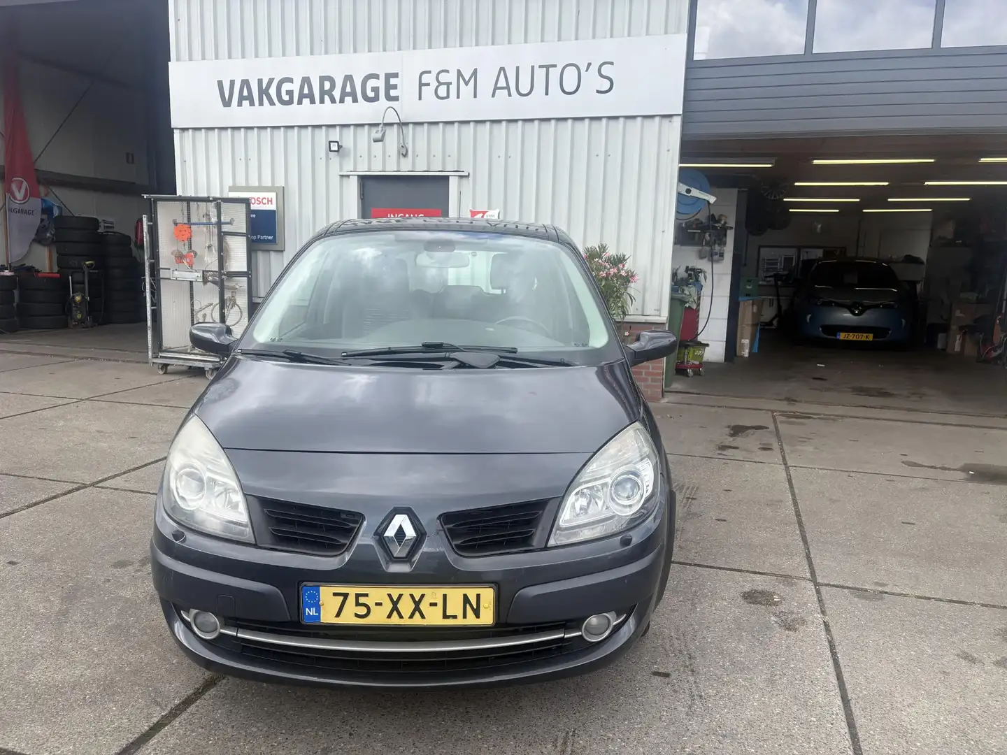 Renault Scenic 1.6-16V Tech Line Šedá - 2