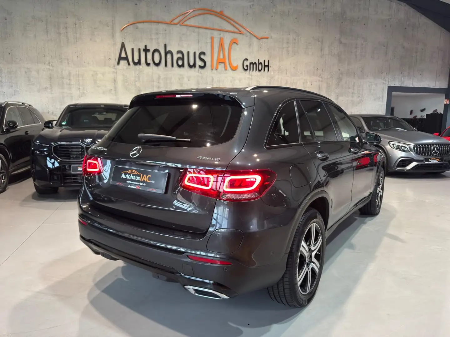 Mercedes-Benz GLC 300 de/4Matic/1.Hand/Memory/AHK Gris - 2