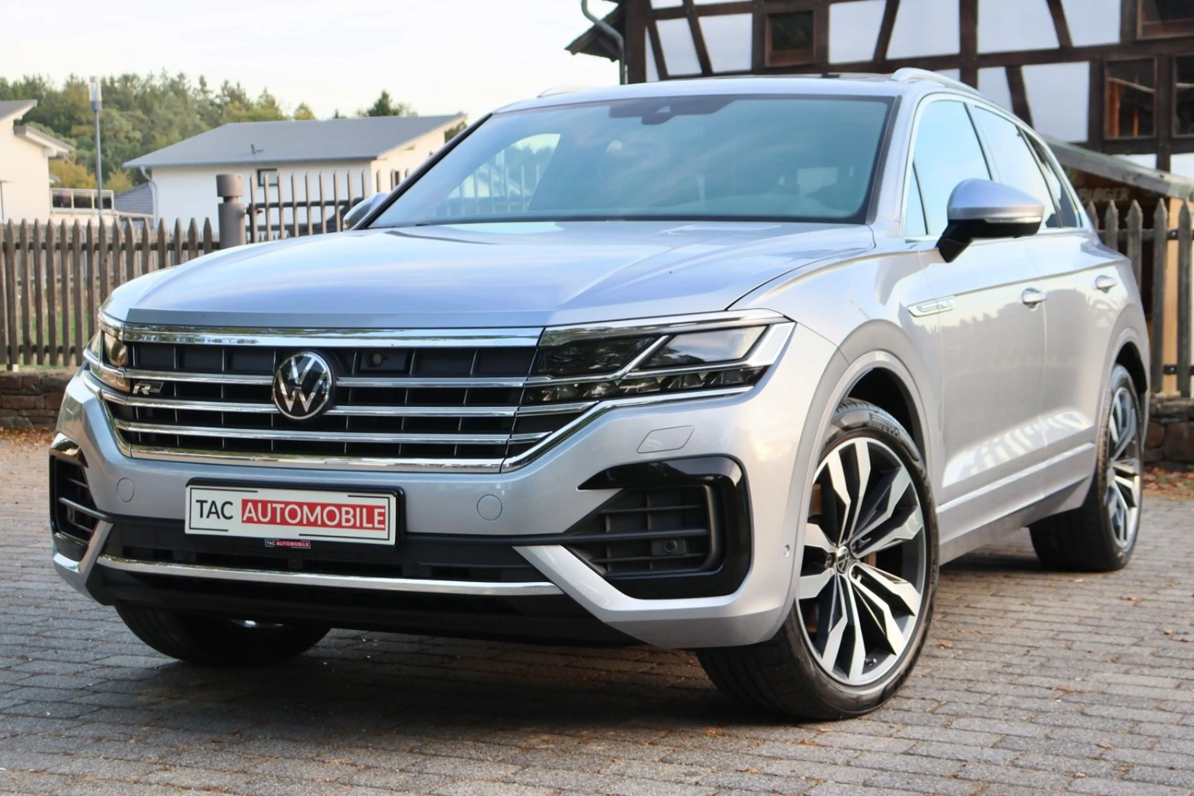 Volkswagen Touareg 2x R-Line 4MO MATRX*LUFT*PANO*AHK*VOLL!* — photo 9