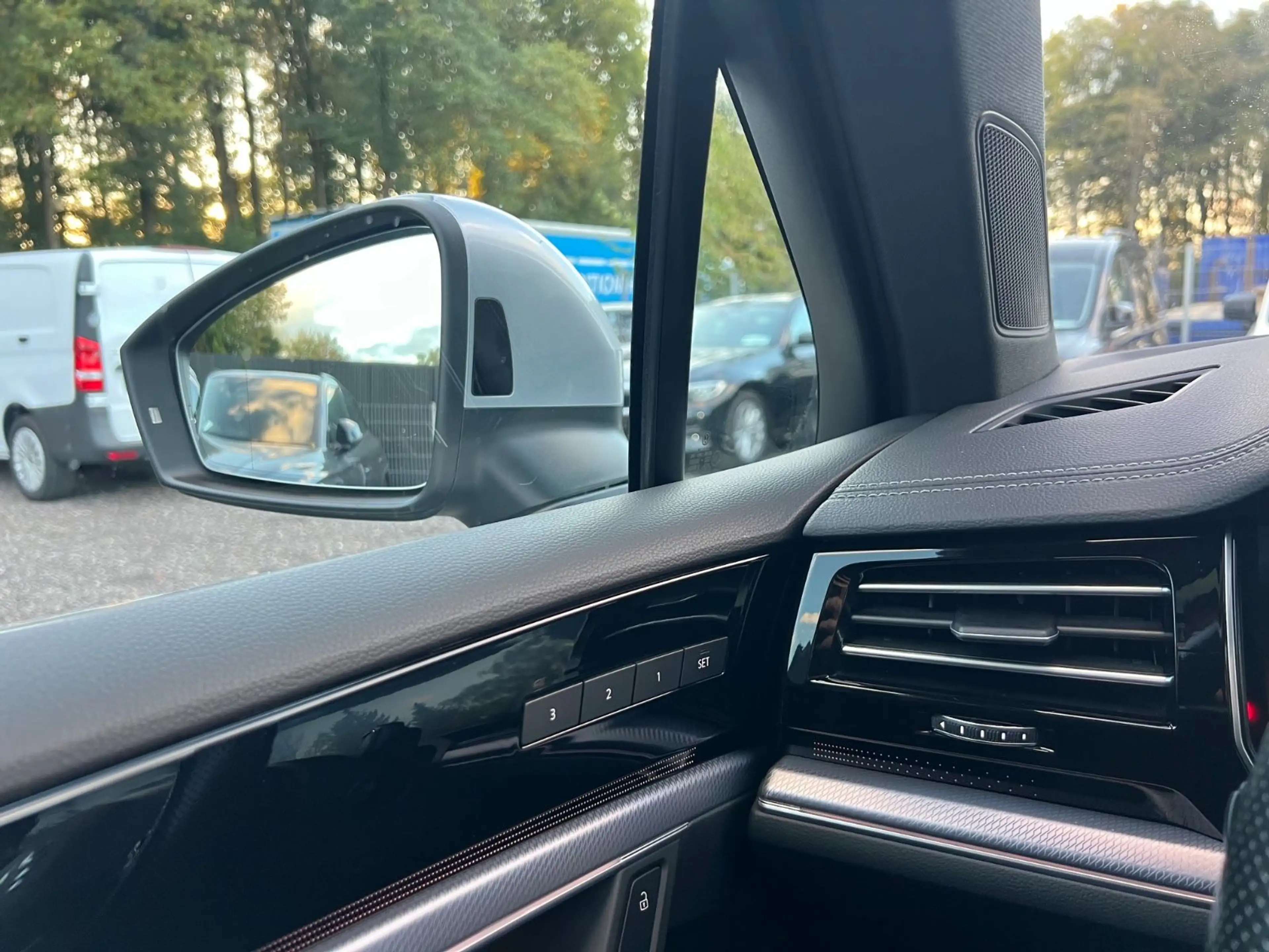 Volkswagen Touareg 2x R-Line 4MO MATRX*LUFT*PANO*AHK*VOLL!* — photo 26